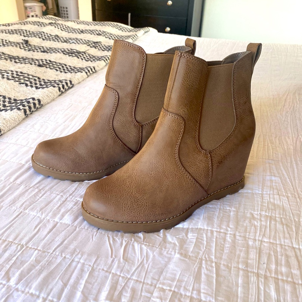 Women’s wedge shoes color taupe